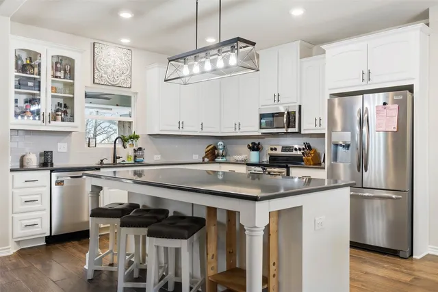 $675,000 | 1145 Private Road 2102, Giddings, TX 78942