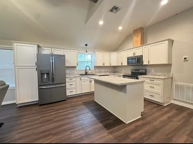 $675,000 | 1145 Private Road 2102, Giddings, TX 78942