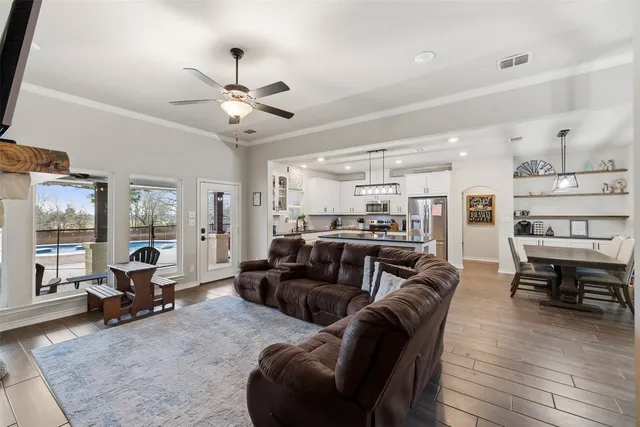 $675,000 | 1145 Private Road 2102, Giddings, TX 78942