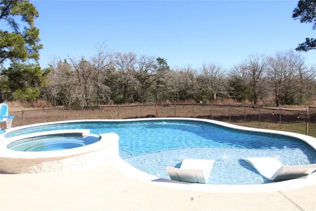 $675,000 | 1145 Private Road 2102, Giddings, TX 78942