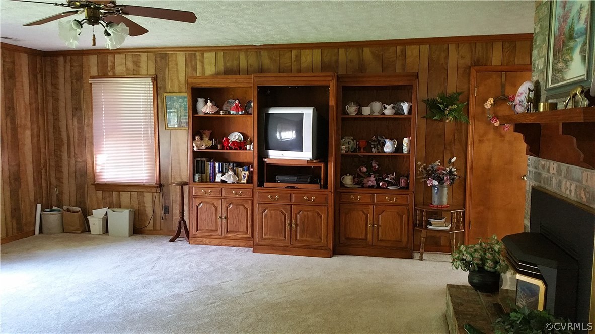 12620 Spring Run Road Chesterfield, VA 23832 - Photo 12 of 26 a view of an front door with livingroom and furniture