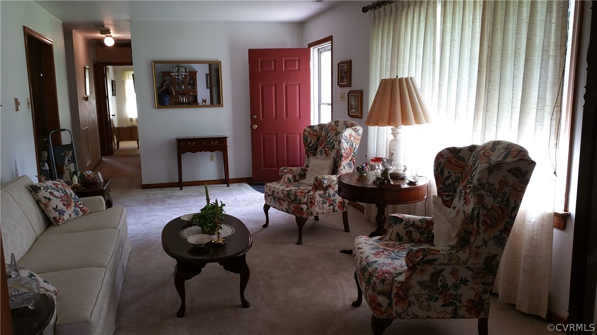 12620 Spring Run Road Chesterfield, VA 23832 - Photo 20 of 26 a living room with furniture and a fireplace