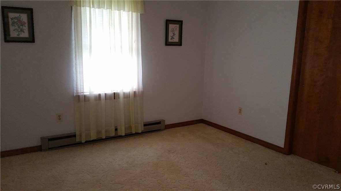 12620 Spring Run Road Chesterfield, VA 23832 - Photo 22 of 26 an empty room with a window