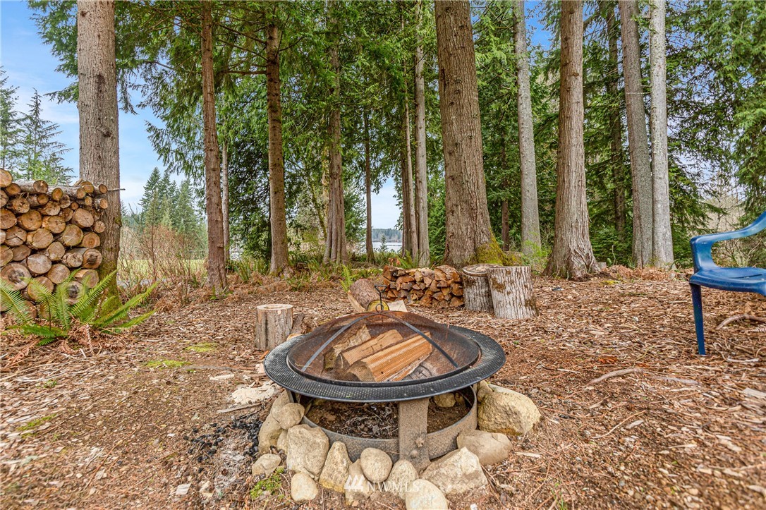 19614 Lerch Road Snohomish, WA 98290 - Photo 35 of 40 a view of a backyard with sitting area