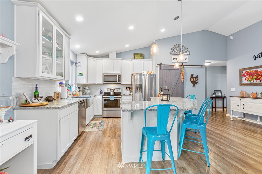 19614 Lerch Road Snohomish, WA 98290 - Photo 8 of 40 a large kitchen with a table and chairs