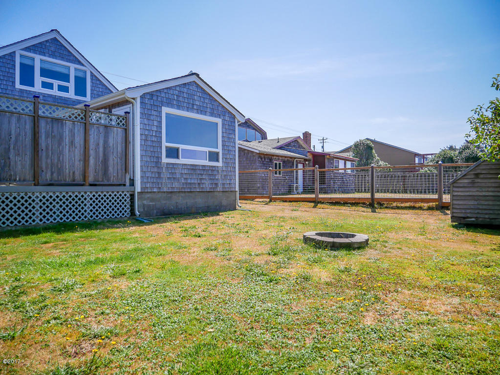 1037 Northwest Hurbert Street Newport, OR 97365 - Photo 32 of 37 Level Backyard