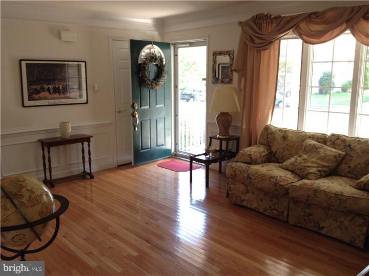 157 Coopers Kill Road Delran, NJ 08075 - Photo 4 of 20 Living Room