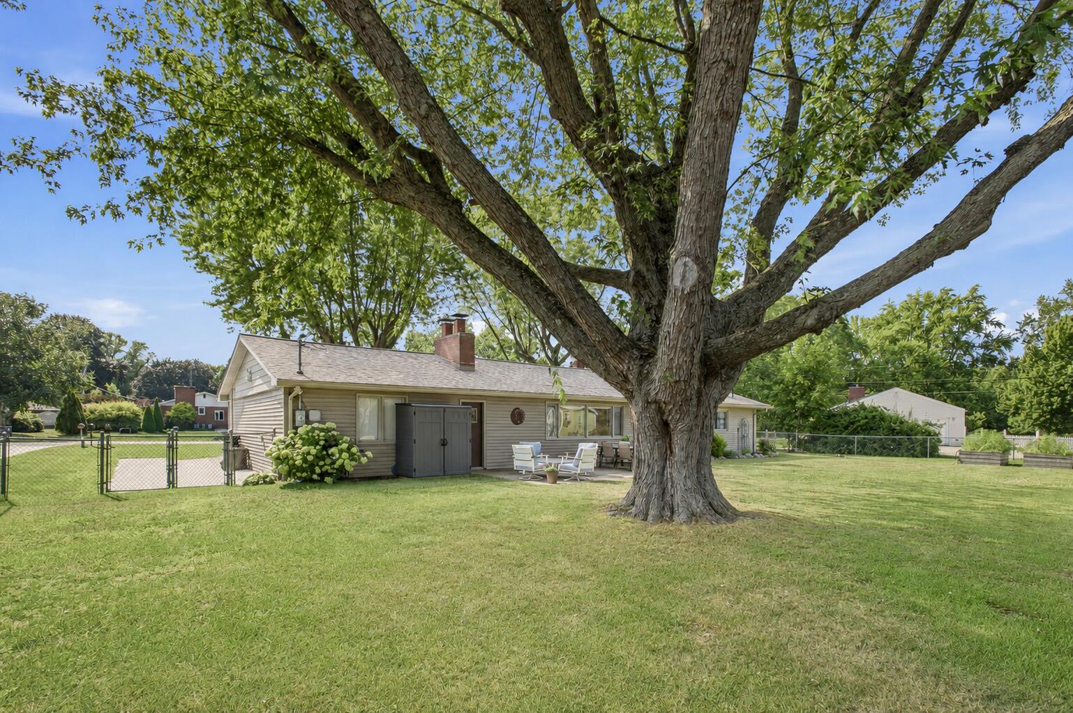 2813 East Hanley Road St. Joseph, MI 49085 - Photo 27 of 31 back yard