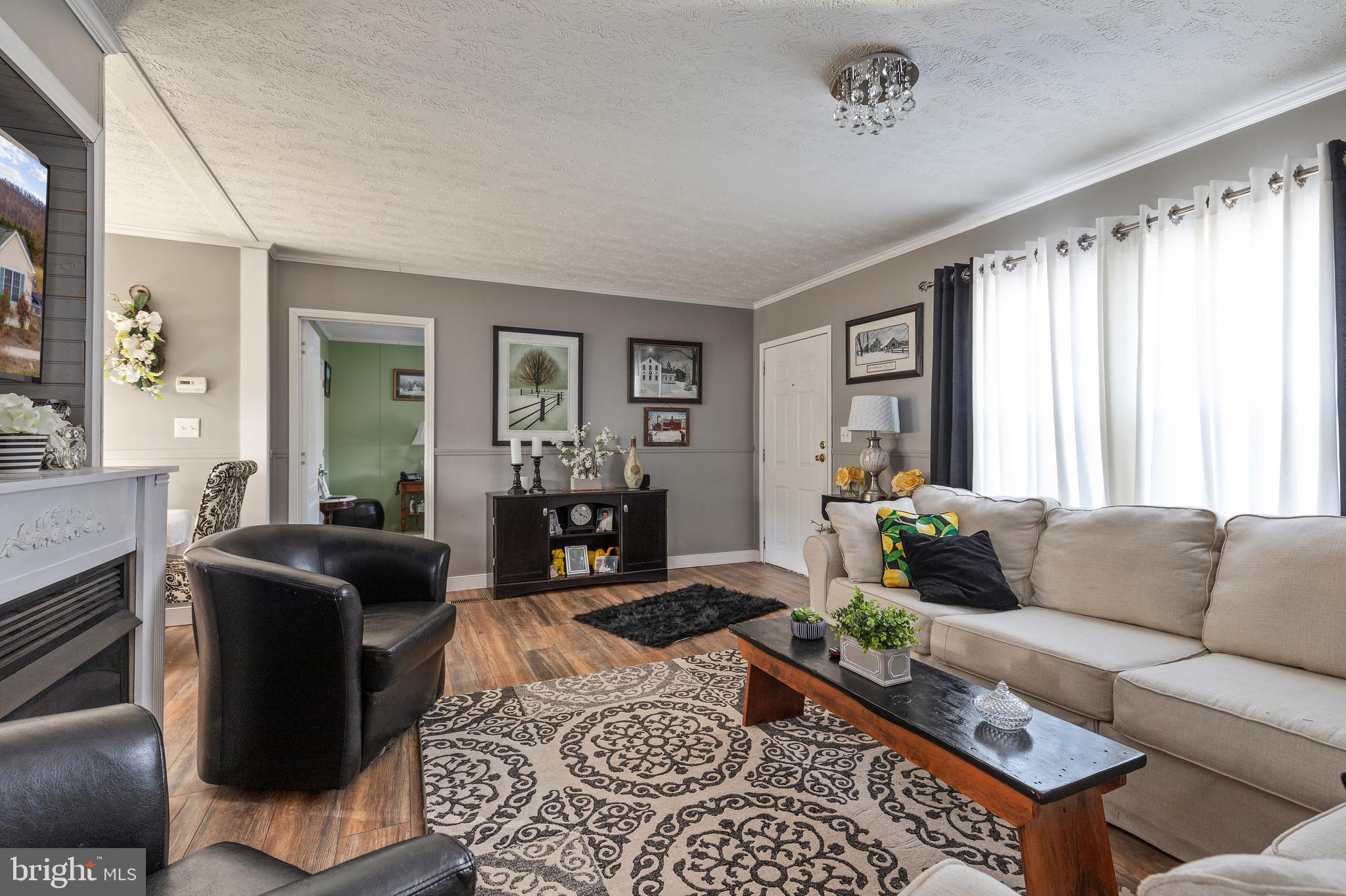 1501 Cottontown Road Strasburg, VA 22657 - Photo 5 of 35 Living room