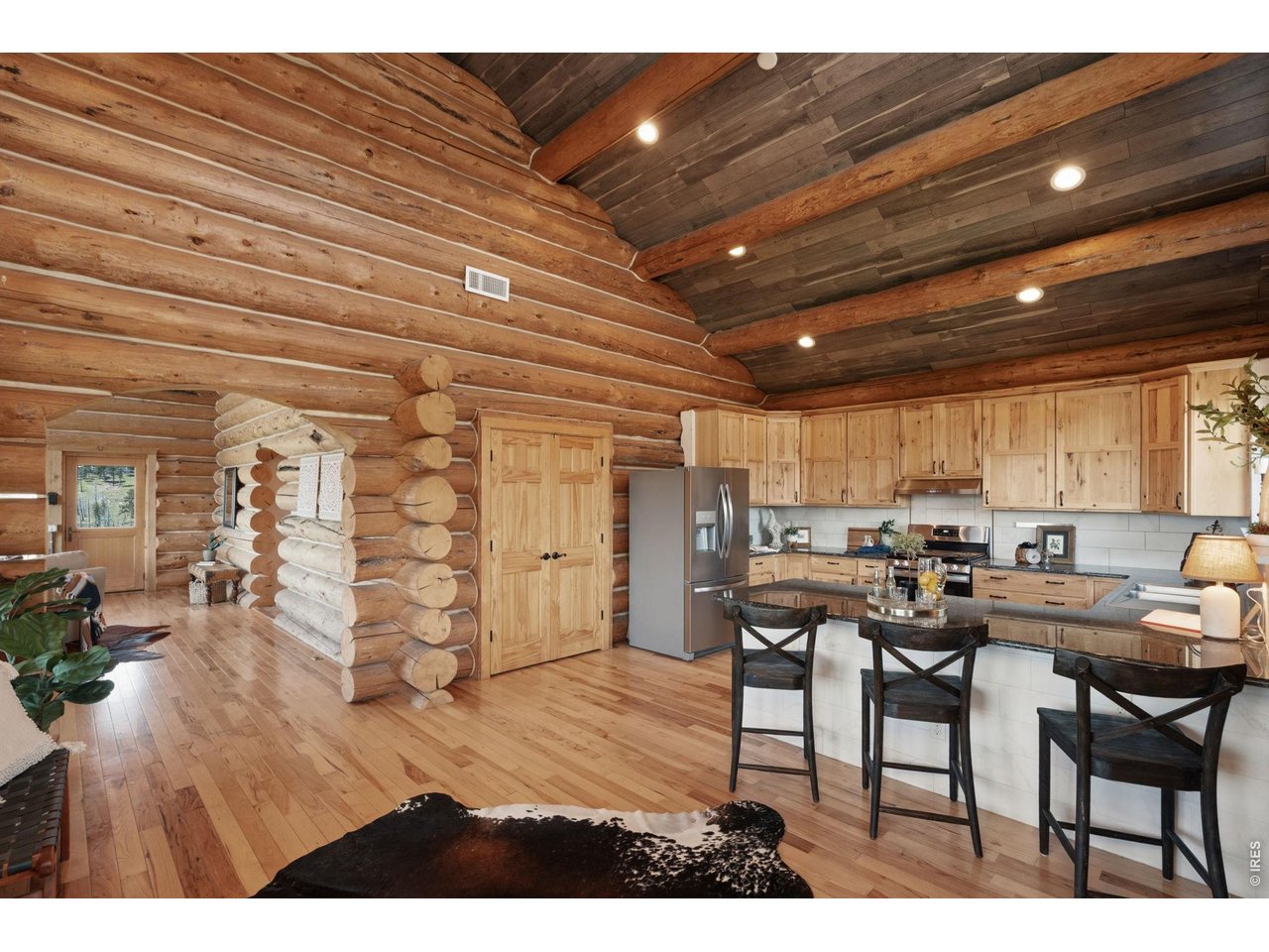 3086 Davis Ranch Road Bellvue, CO 80512 - Photo 4 of 33 Kitchen with vaulted ceilings