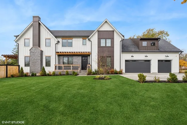$1,995,000 | 2411 Woodlawn Road, Northbrook, IL 60062