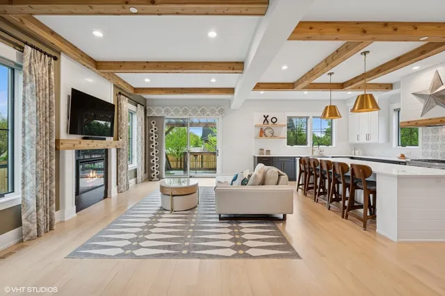 $1,995,000 | 2411 Woodlawn Road, Northbrook, IL 60062