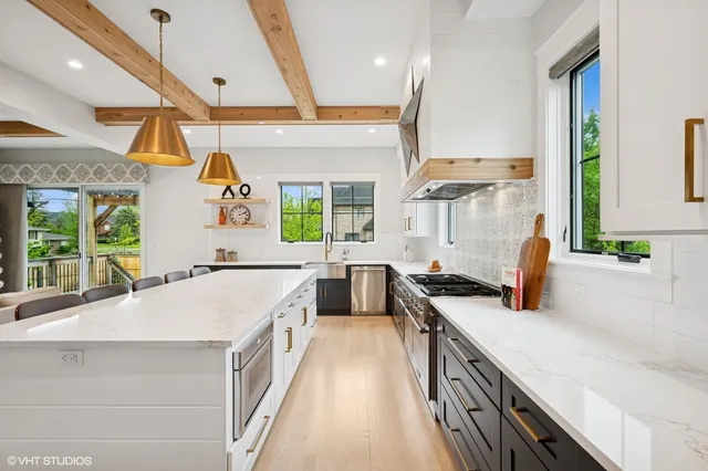 $1,995,000 | 2411 Woodlawn Road, Northbrook, IL 60062