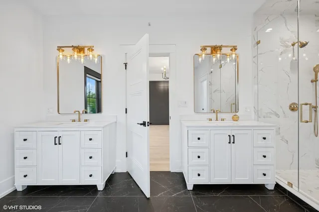 $1,995,000 | 2411 Woodlawn Road, Northbrook, IL 60062