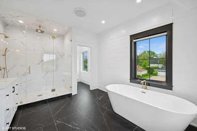 $1,995,000 | 2411 Woodlawn Road, Northbrook, IL 60062