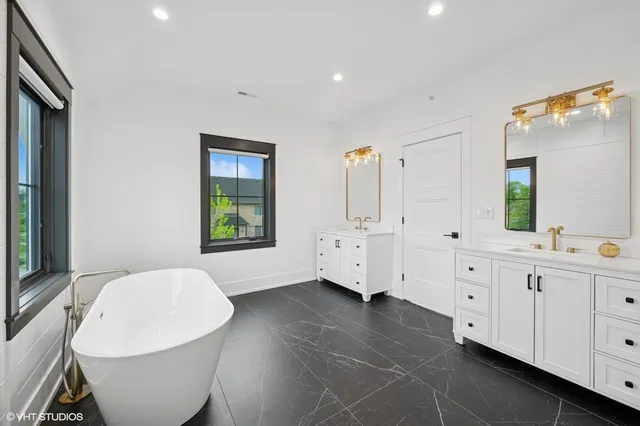 $1,995,000 | 2411 Woodlawn Road, Northbrook, IL 60062