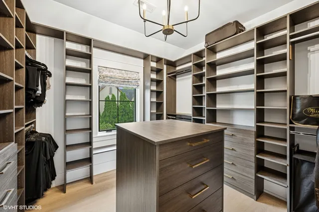 $1,995,000 | 2411 Woodlawn Road, Northbrook, IL 60062