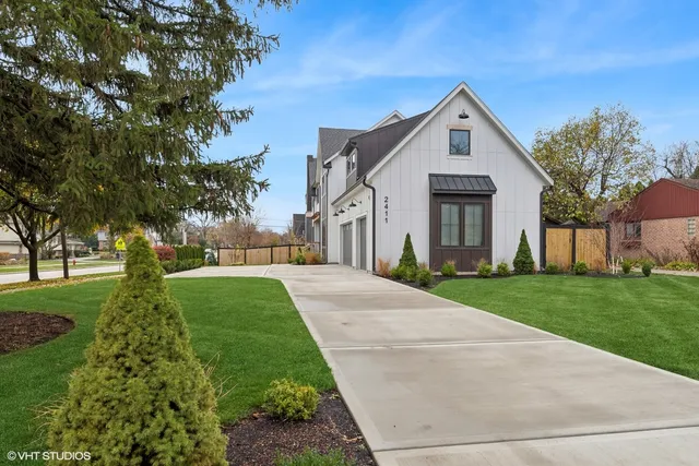 $1,995,000 | 2411 Woodlawn Road, Northbrook, IL 60062