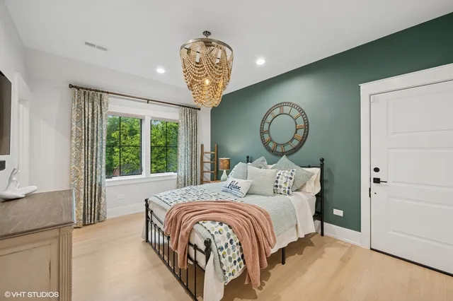 $1,995,000 | 2411 Woodlawn Road, Northbrook, IL 60062