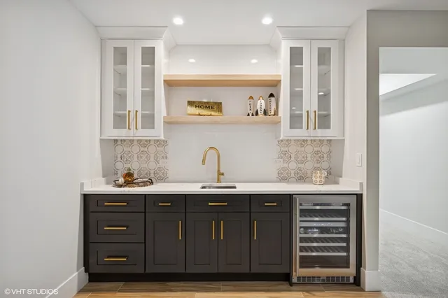 $1,995,000 | 2411 Woodlawn Road, Northbrook, IL 60062