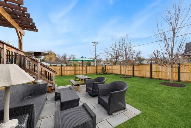 $1,995,000 | 2411 Woodlawn Road, Northbrook, IL 60062