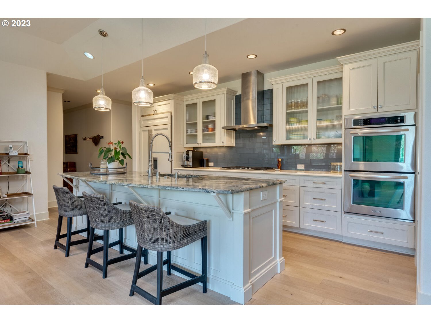 5700 Northwest 304th Street Ridgefield, WA 98642 - Photo 11 of 37 a kitchen with kitchen island granite countertop a table and chairs in it