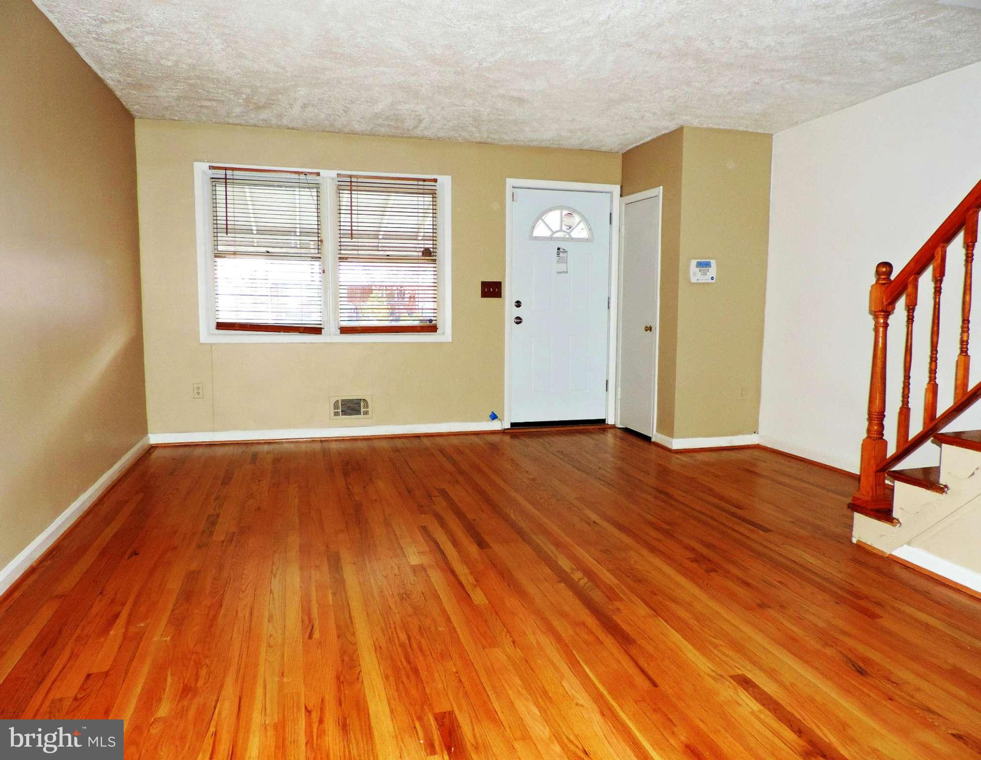 4432 Scotia Road Baltimore, MD 21227 - Photo 2 of 20 Living Room