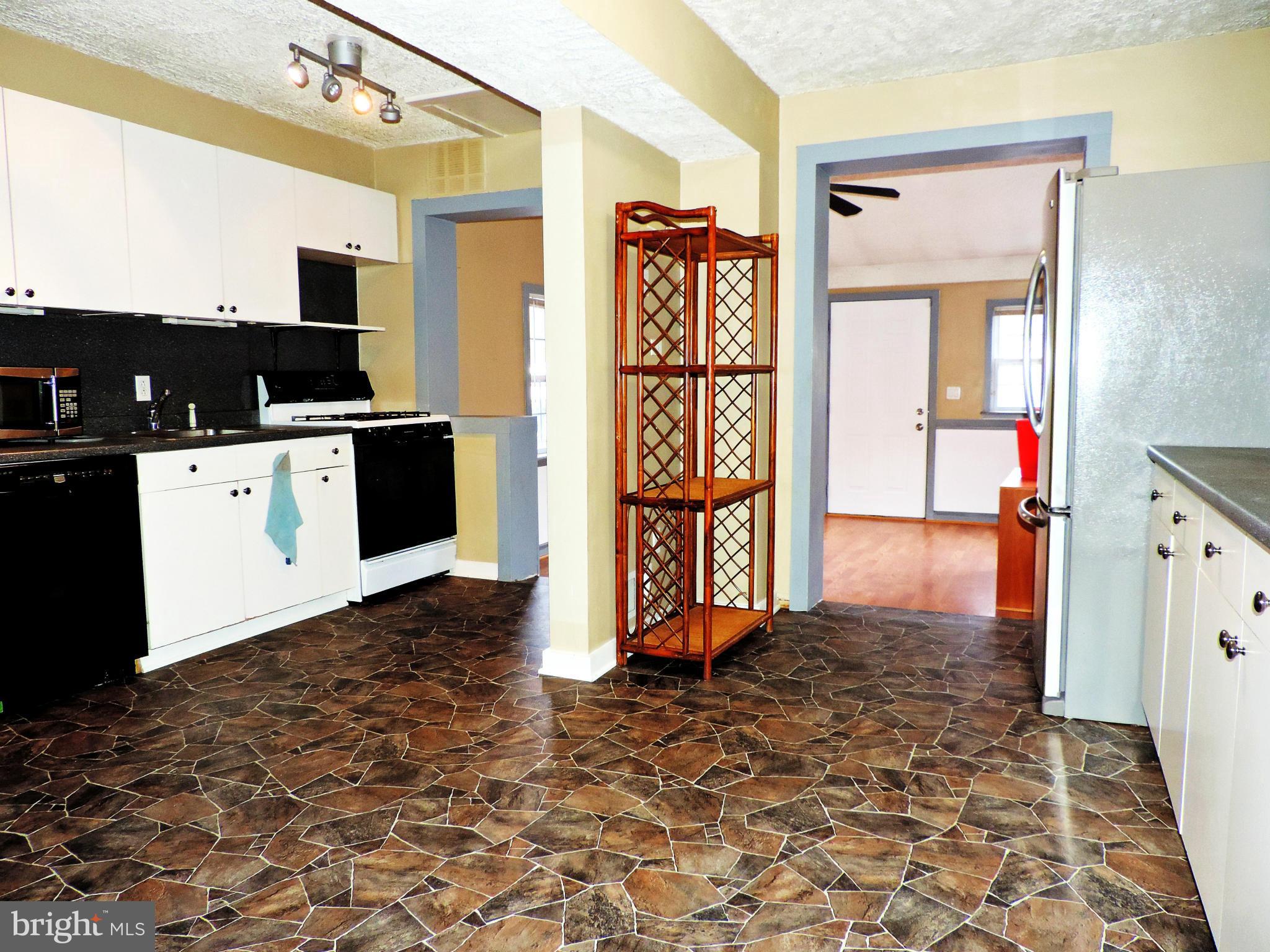 4432 Scotia Road Baltimore, MD 21227 - Photo 8 of 20 Kitchen
