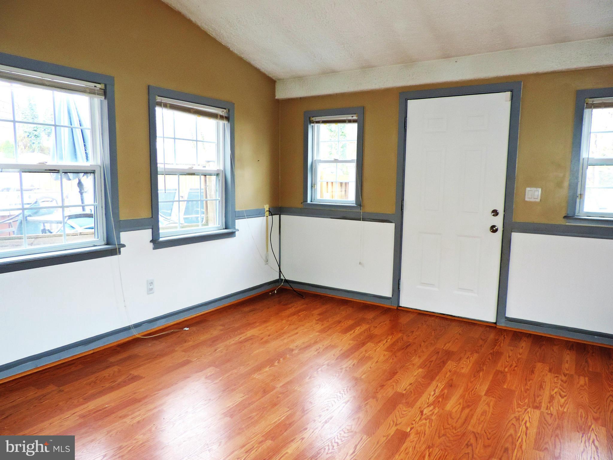 4432 Scotia Road Baltimore, MD 21227 - Photo 10 of 20 Family Room