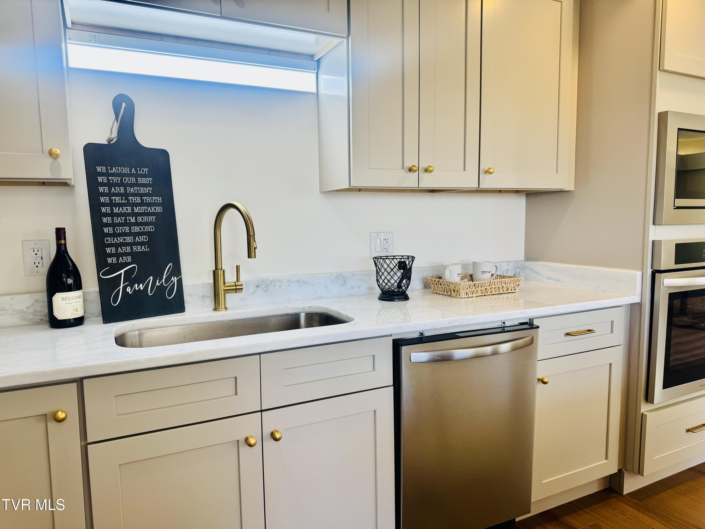 2 Rovan Court Johnson City, TN 37601 - Photo 13 of 86 IMG_9621