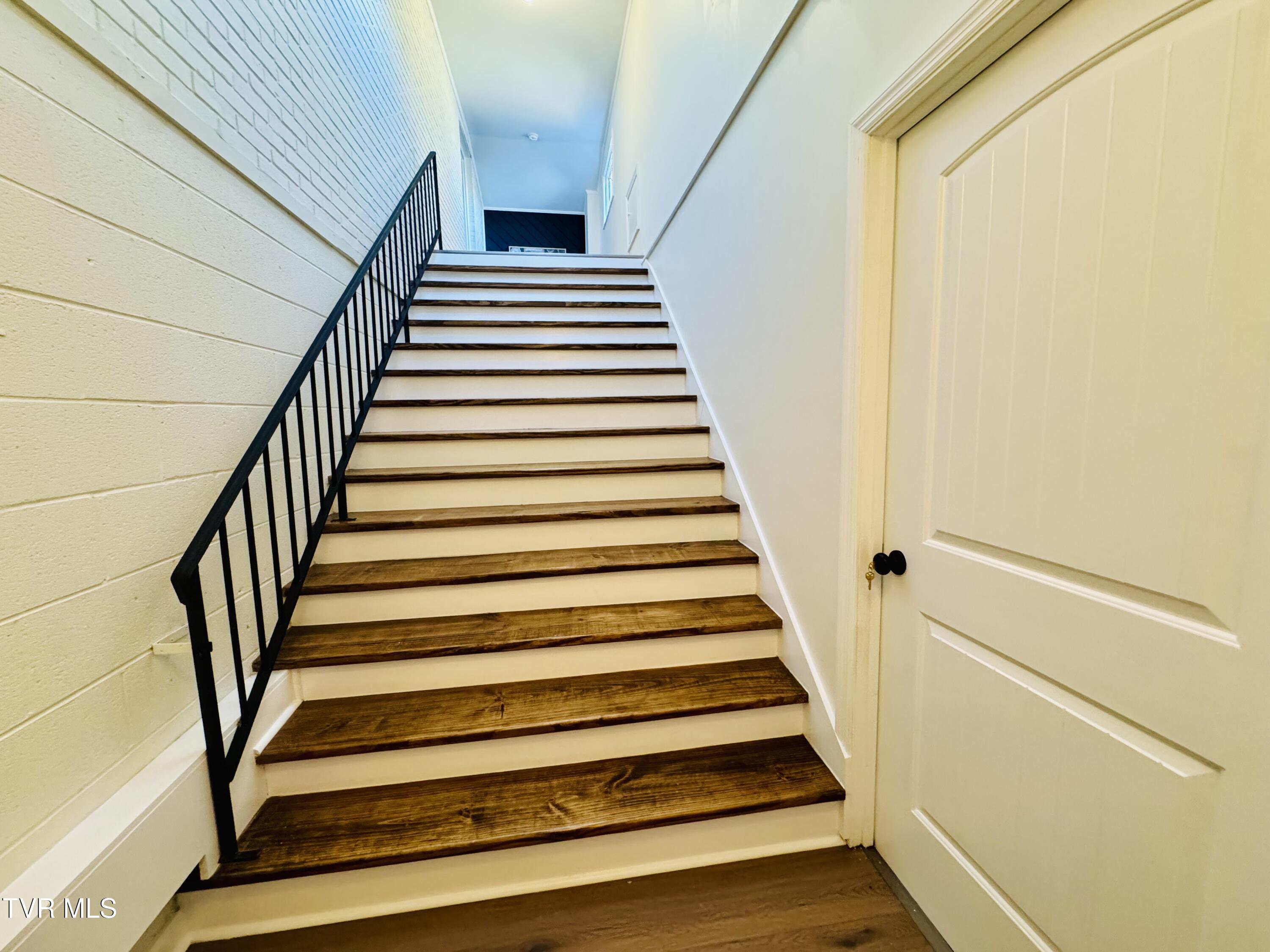 2 Rovan Court Johnson City, TN 37601 - Photo 4 of 86 IMG_9662