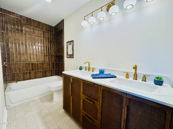 $499,000 | 2 Rovan Court, Johnson City, TN 37601