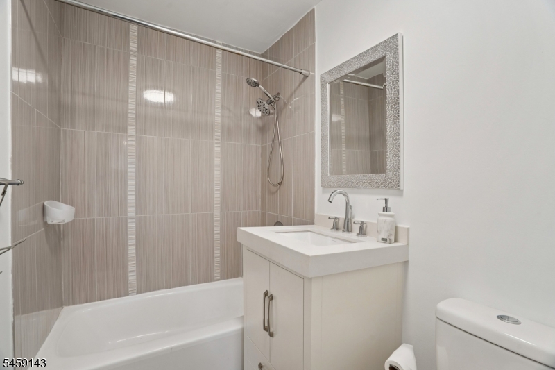1111 River Road, Unit G10 Edgewater, NJ 07020 - Photo 6 of 17 Gallery Image 6
