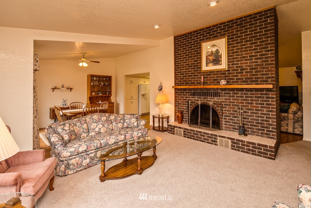 8577 Bender Road Lynden, WA 98264 - Photo 3 of 15 Gallery Image 3