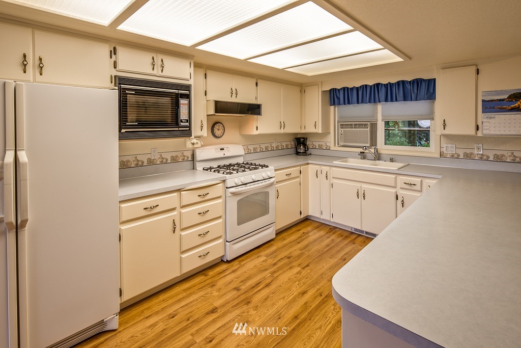 8577 Bender Road Lynden, WA 98264 - Photo 7 of 15 Gallery Image 7