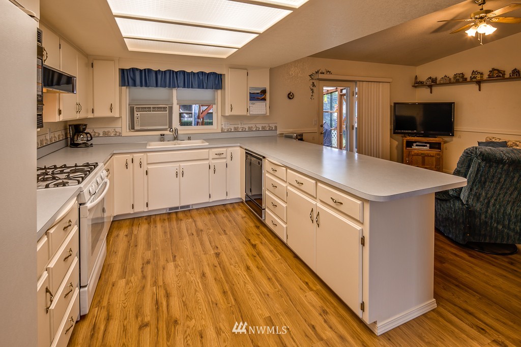 8577 Bender Road Lynden, WA 98264 - Photo 8 of 15 Gallery Image 8