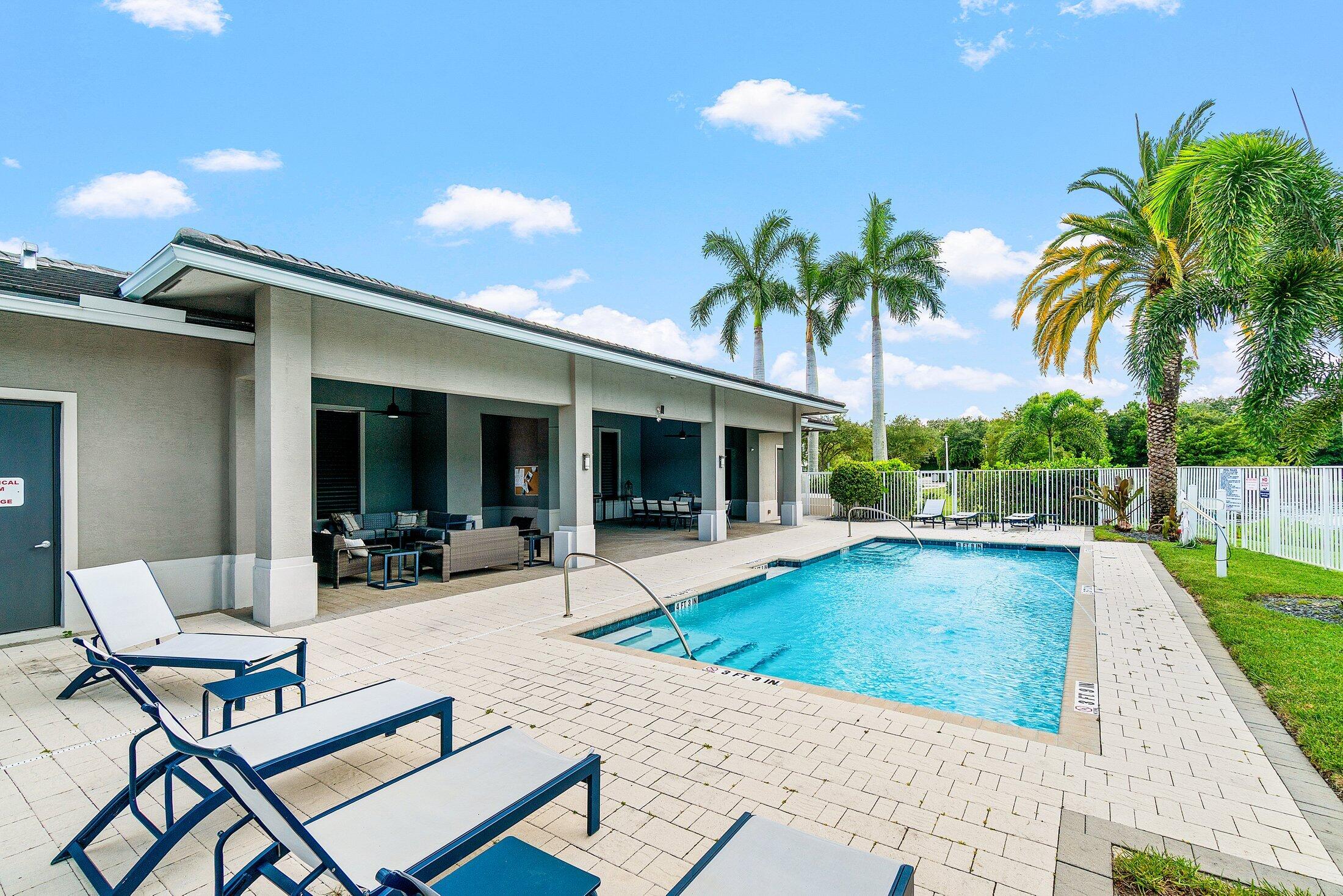 4821 Pointe Midtown Road Palm Beach Gardens, FL 33418 - Photo 34 of 34 Pool & Pool House
