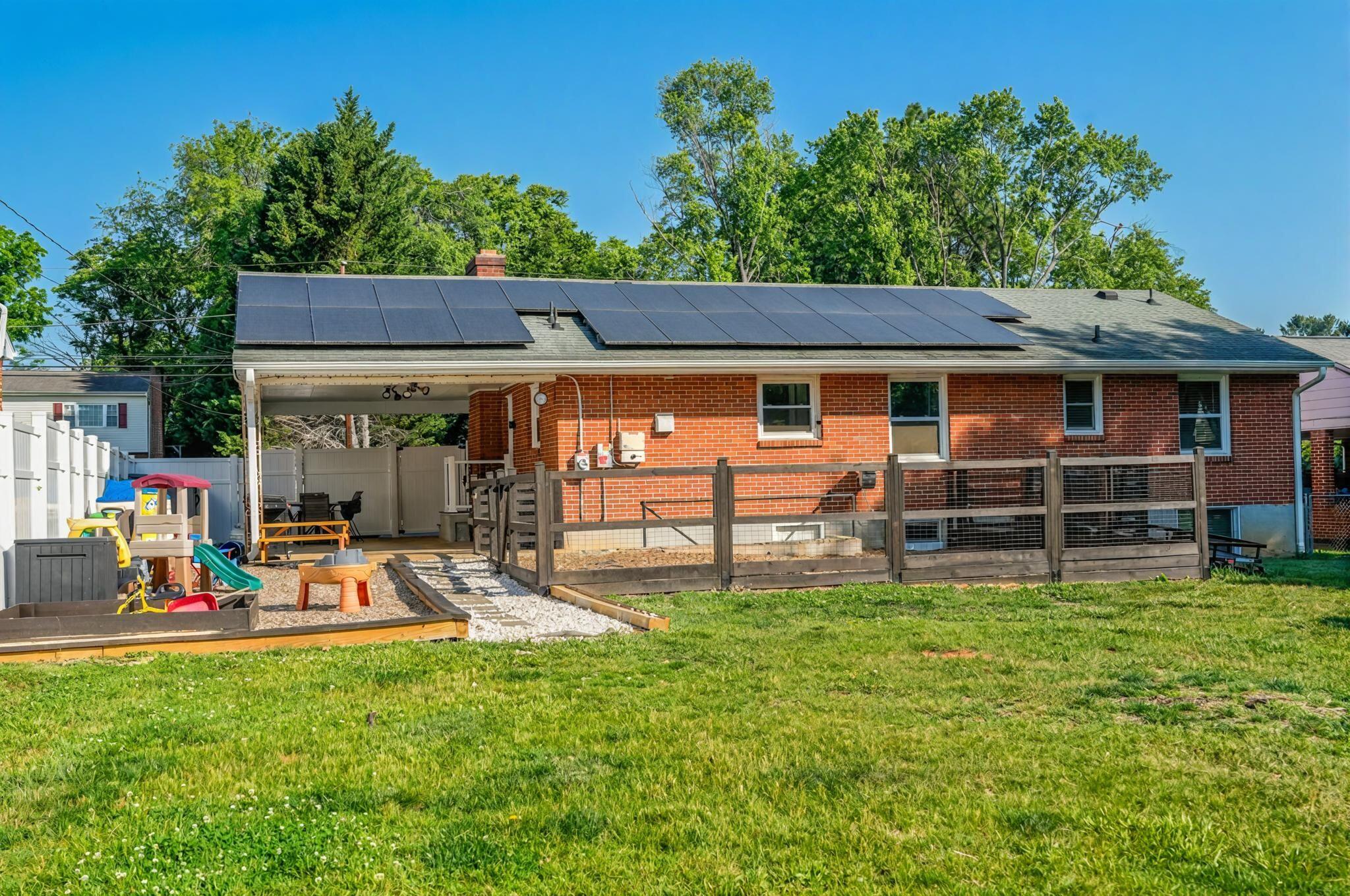 921 Ridgecrest Drive Roanoke, VA 24019 - Photo 26 of 32 6a0b7a1aec87c7a2a51e870a copy