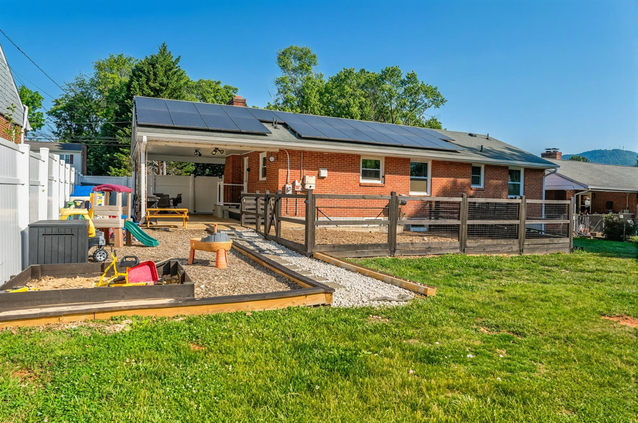 921 Ridgecrest Drive Roanoke, VA 24019 - Photo 27 of 32 6a0bad66ec87c7a2a51e95f4