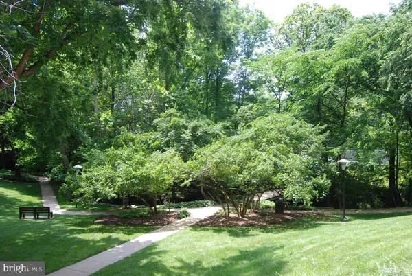 $369,900 | 10401 Grosvenor Place, Unit 501, Rockville, MD 20852