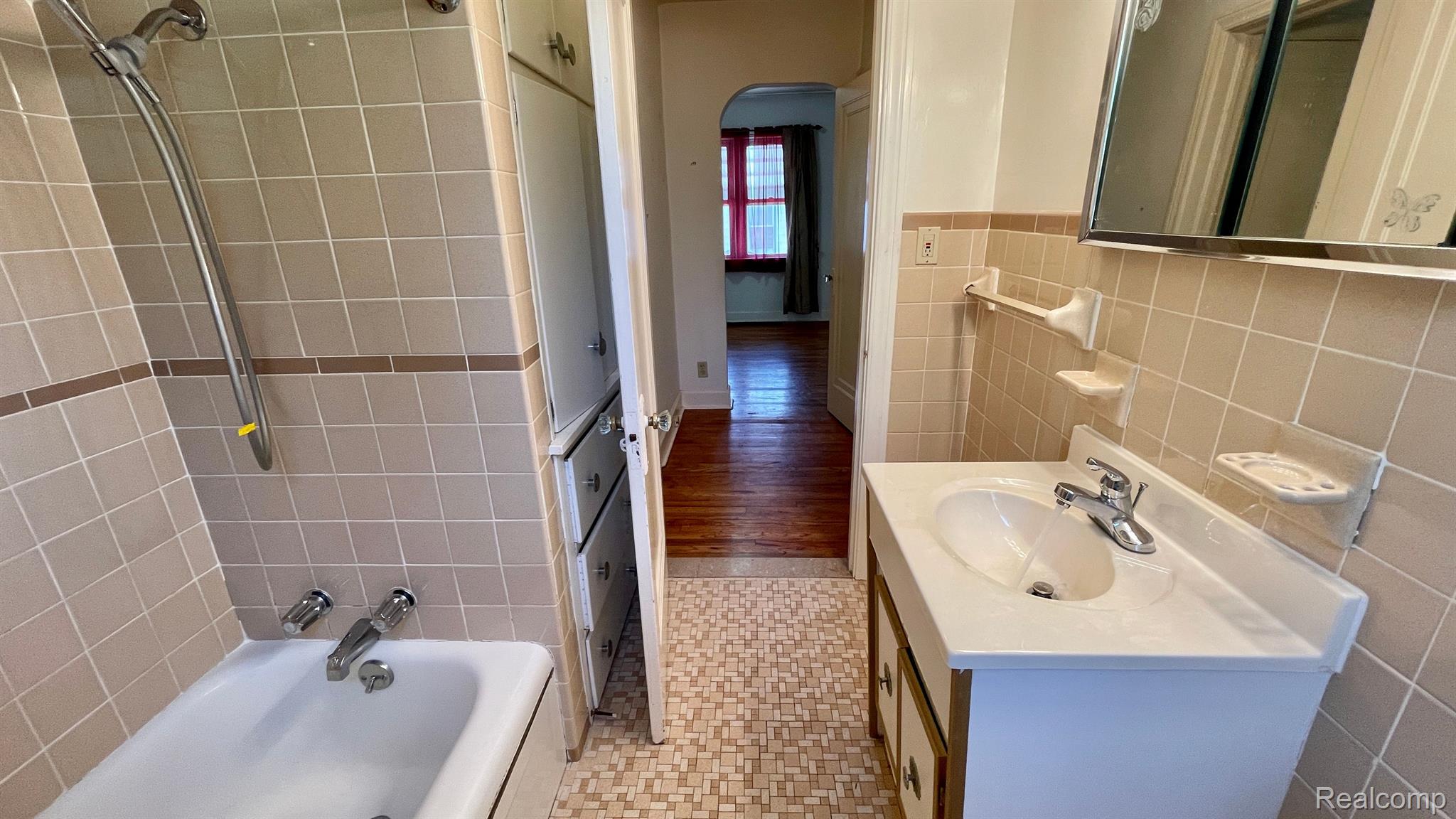 2309 Covert Road Burton, MI 48509 - Photo 17 of 31 Bathroom