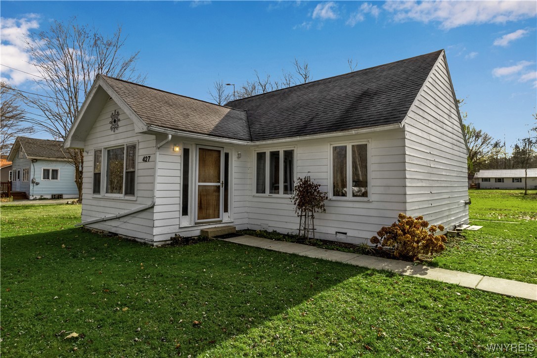 427 Herr Road Evans, NY 14006 - Photo 3 of 30 Front Entrance View