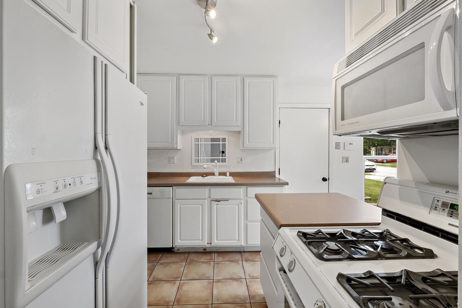 1021 Perry Drive Algonquin, IL 60102 - Photo 12 of 18 a kitchen with stainless steel appliances a stove a sink and a refrigerator