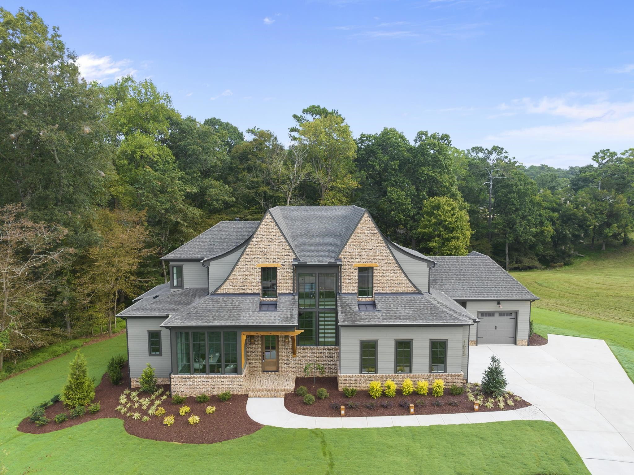 a view of a yard in front of house