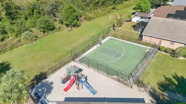 an aerial view of a tennis ground