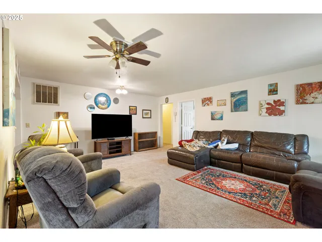 $439,000 | 2414 Brockway Road, Winston, OR 97496