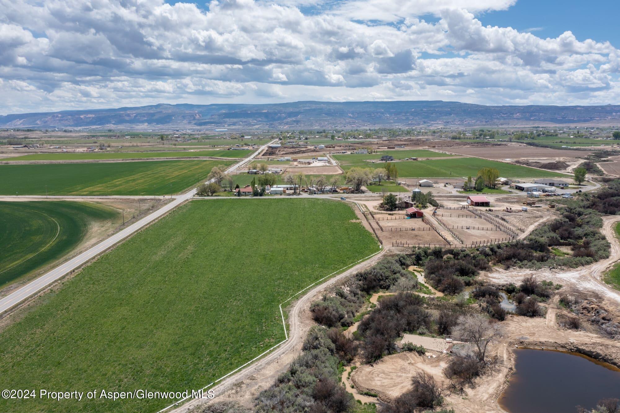 1501 14 Road Loma, CO 81524 - Photo 5 of 27 a view of a city with an ocean