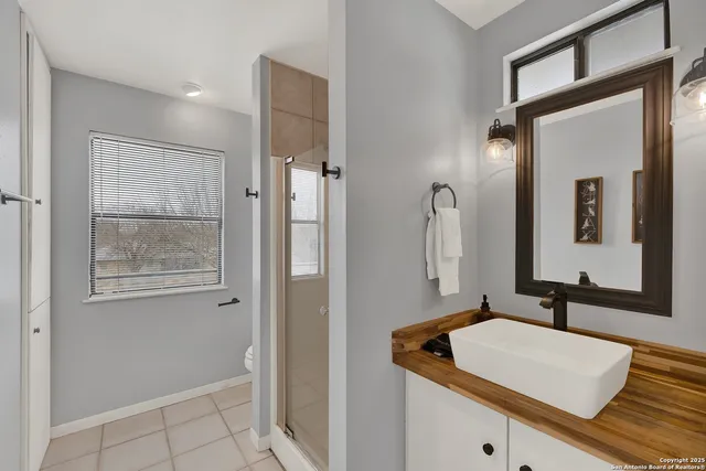 $950,000 | 217 West Driftwood Drive, Fredericksburg, TX 78624