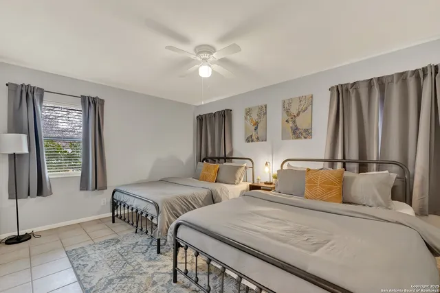 $950,000 | 217 West Driftwood Drive, Fredericksburg, TX 78624