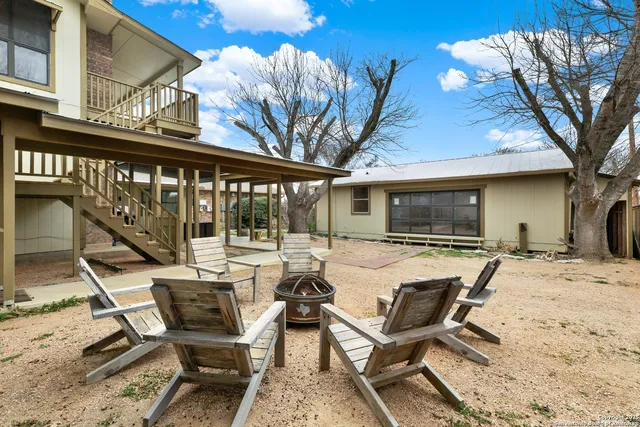 $950,000 | 217 West Driftwood Drive, Fredericksburg, TX 78624